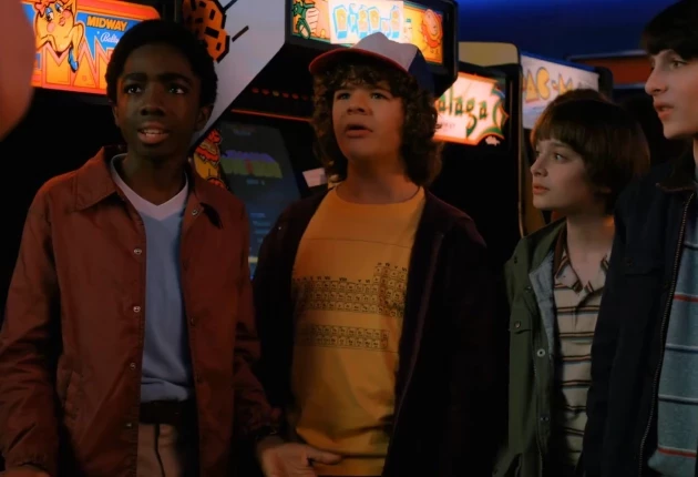 Кадр из «Очень странные дела» 2 сезон 1 серия